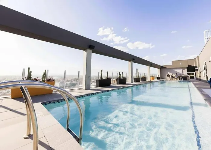 Boulevard Highrise Sky Pool Parking Gym *