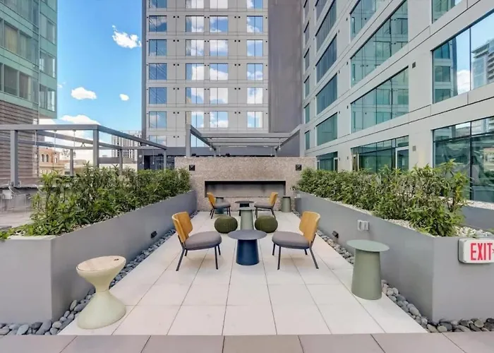 Apartment Boulevard Highrise Sky Pool Parking Gym *