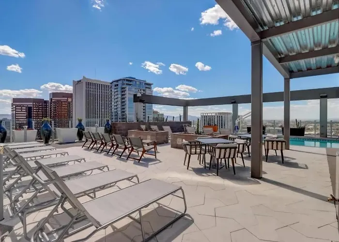 Boulevard Highrise Sky Pool Parking Gym Apartment