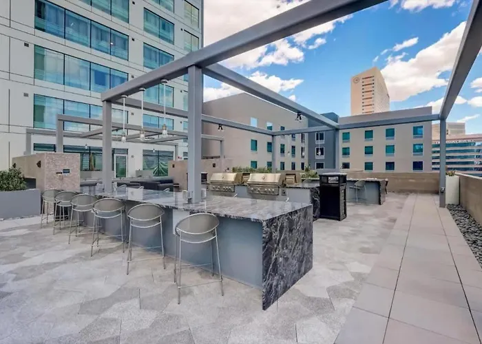 Apartment Boulevard Highrise Sky Pool Parking Gym